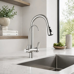 Torneira Gourmet Ravelli Élora instalada em cozinha contemporânea com cuba de inox
